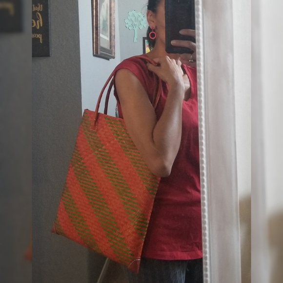 Woven Straw Tote Bag - Picture 2 of 8
